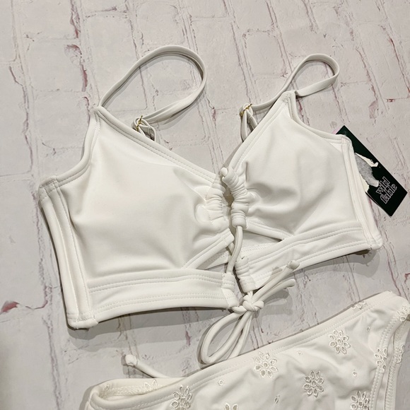 [Wild Fable] white bikini with eyelet bottom XS - Picture 3 of 7